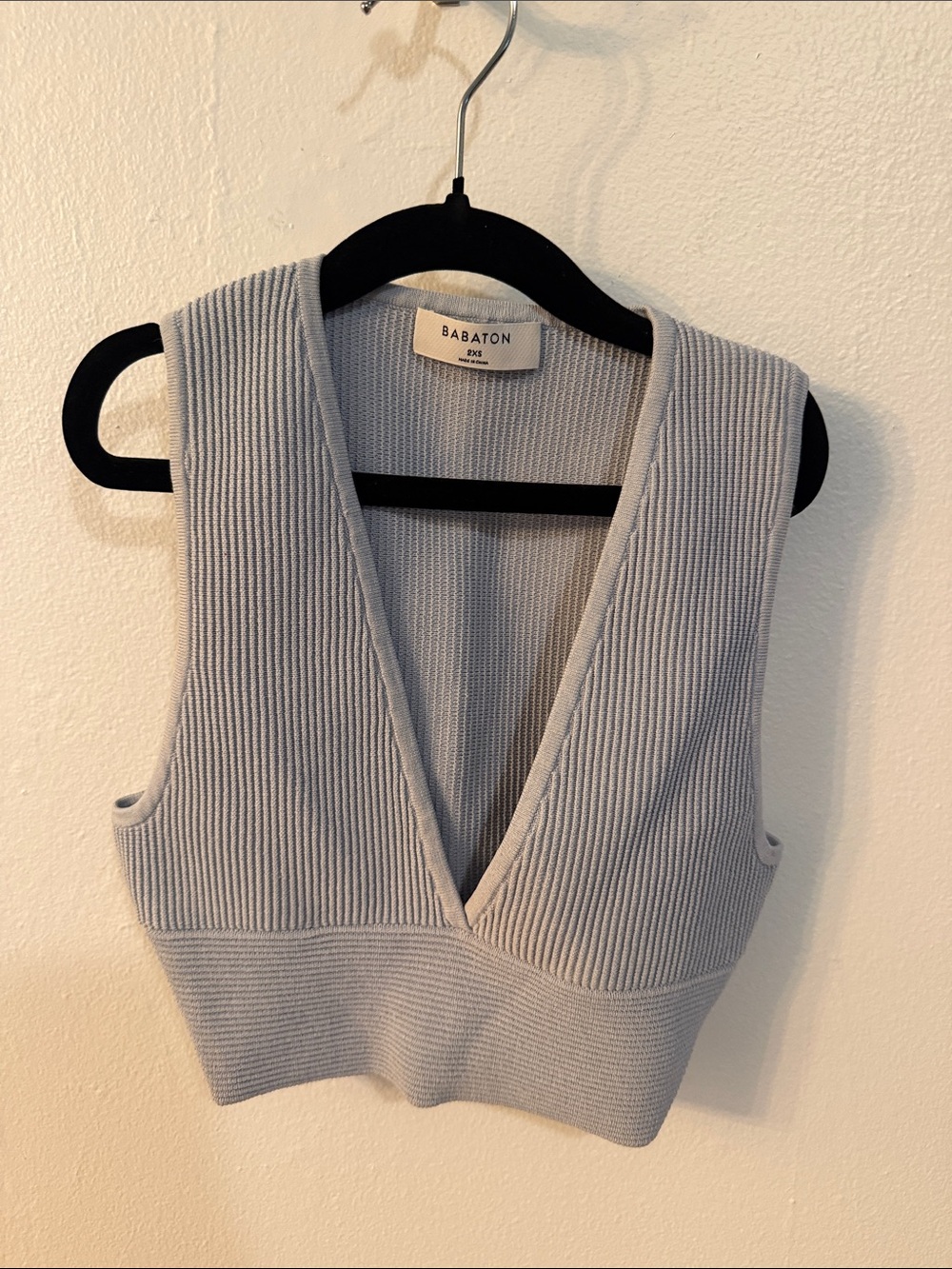 Babaton Light Gray/Blue Ribbed Knit V-Neck Crop Tank